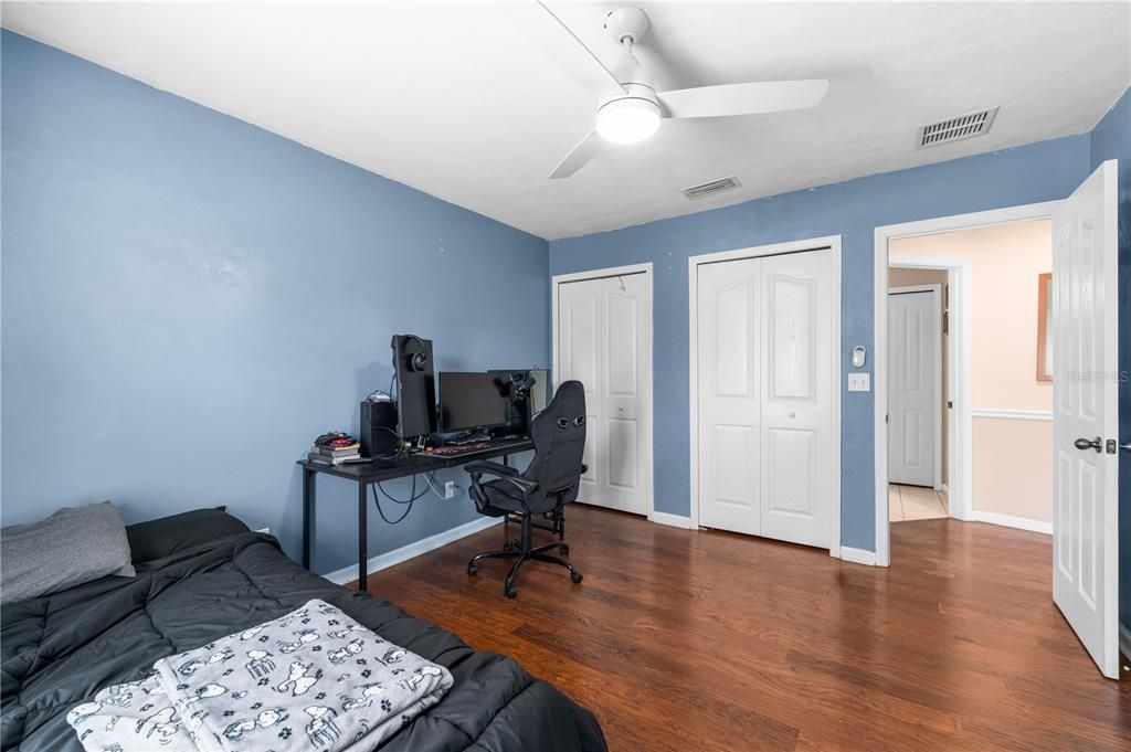 Activo con contrato: $349,900 (3 camas, 2 baños, 2110 Pies cuadrados)