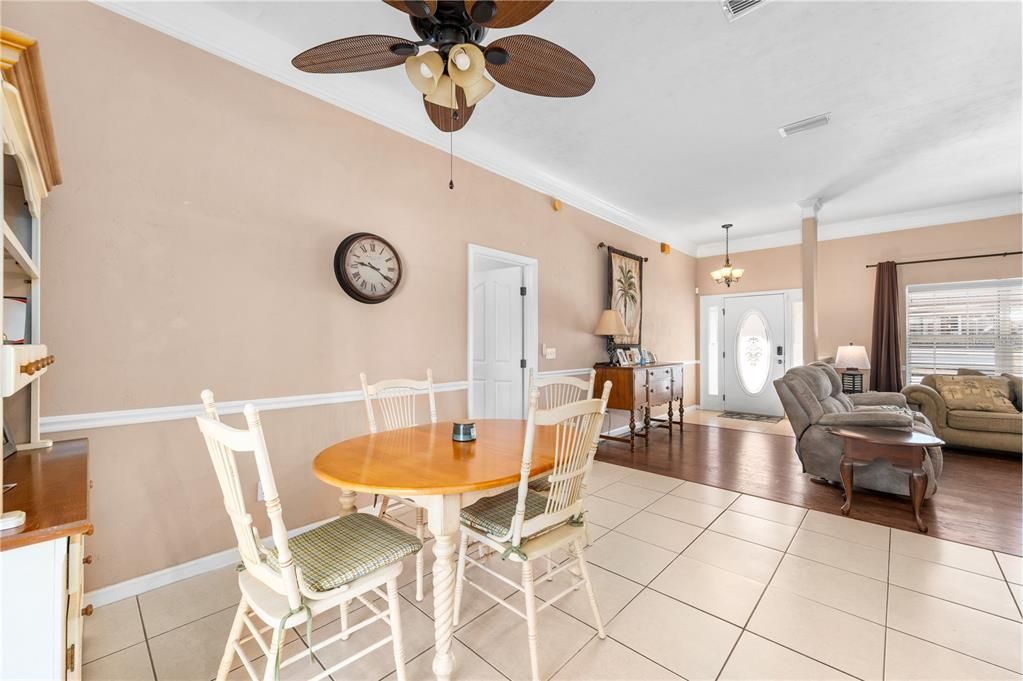 Activo con contrato: $349,900 (3 camas, 2 baños, 2110 Pies cuadrados)