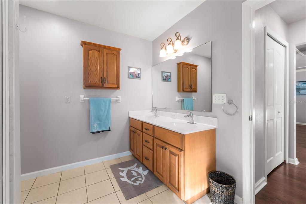Activo con contrato: $349,900 (3 camas, 2 baños, 2110 Pies cuadrados)