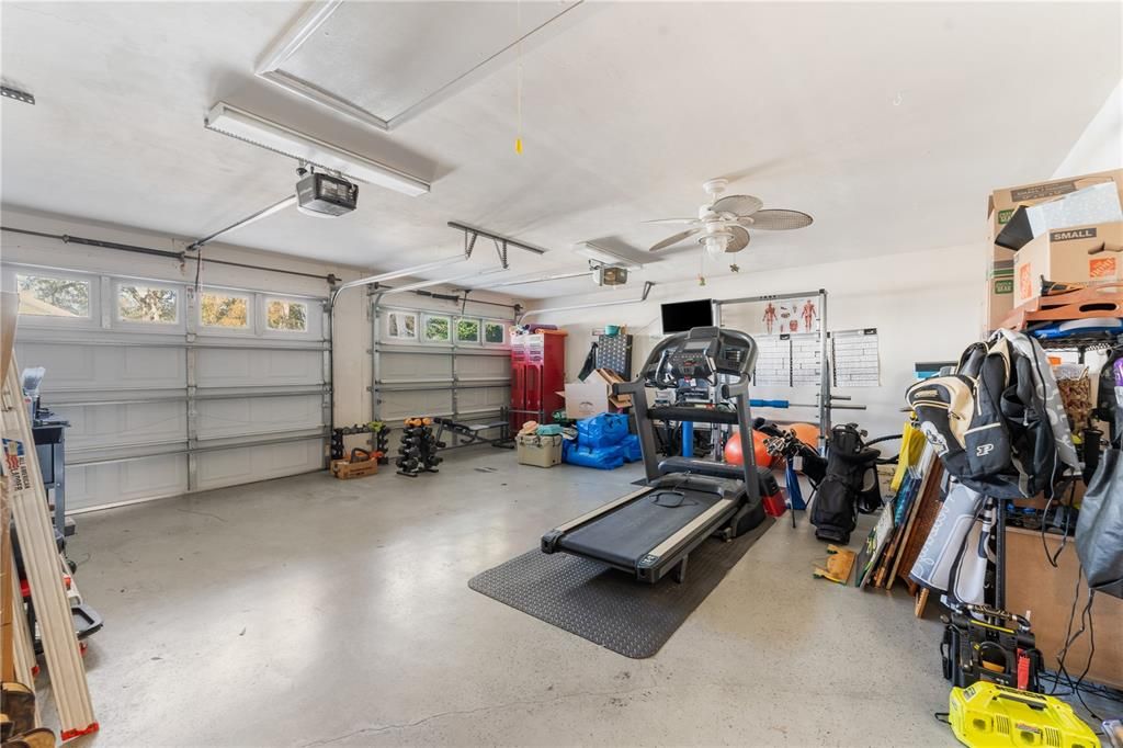 Activo con contrato: $349,900 (3 camas, 2 baños, 2110 Pies cuadrados)