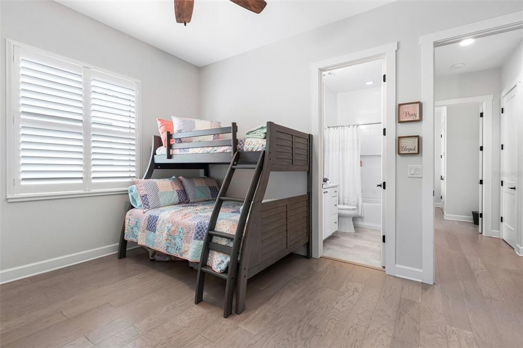 For Sale: $2,575,000 (4 beds, 4 baths, 3602 Square Feet)