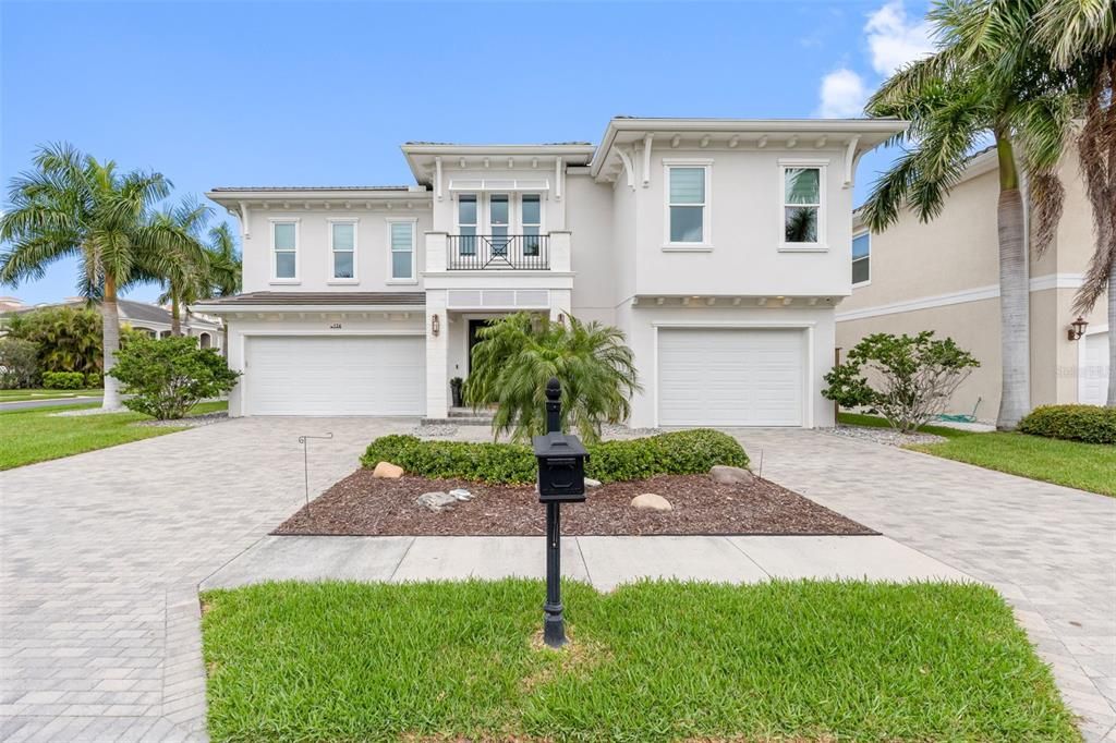 For Sale: $2,575,000 (4 beds, 4 baths, 3602 Square Feet)