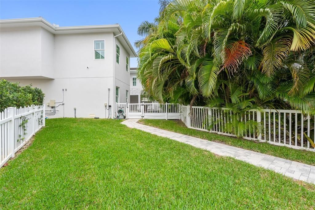For Sale: $2,575,000 (4 beds, 4 baths, 3602 Square Feet)