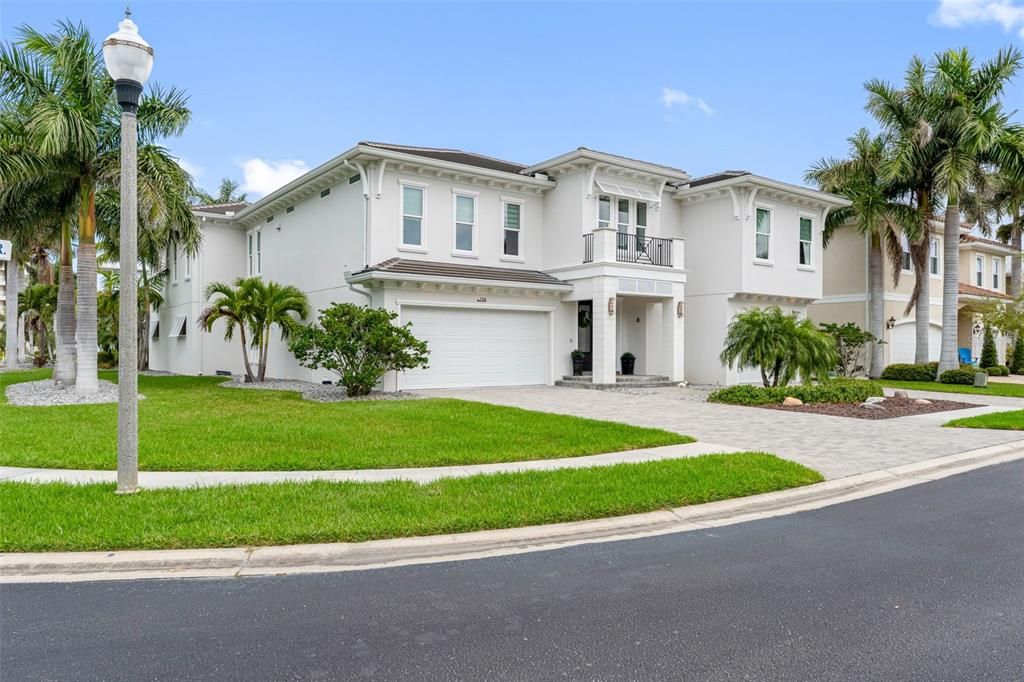 For Sale: $2,575,000 (4 beds, 4 baths, 3602 Square Feet)