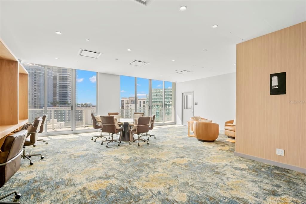 合同活跃: $5,800 (2 贝兹, 2 浴室, 1380 平方英尺)