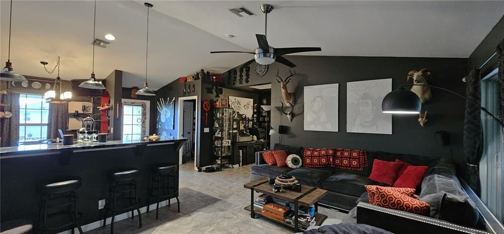 For Sale: $319,900 (3 beds, 2 baths, 1274 Square Feet)