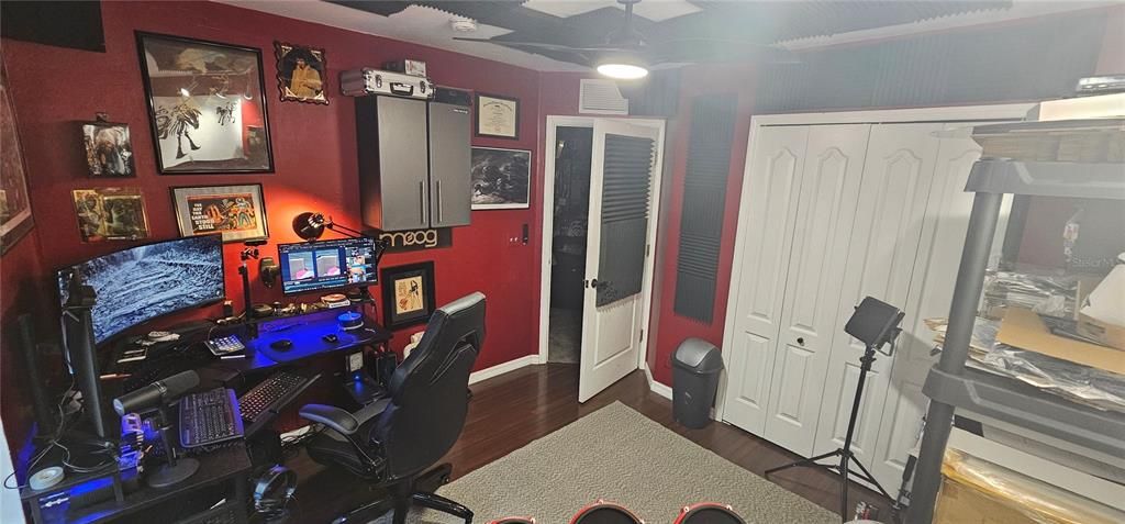 For Sale: $319,900 (3 beds, 2 baths, 1274 Square Feet)
