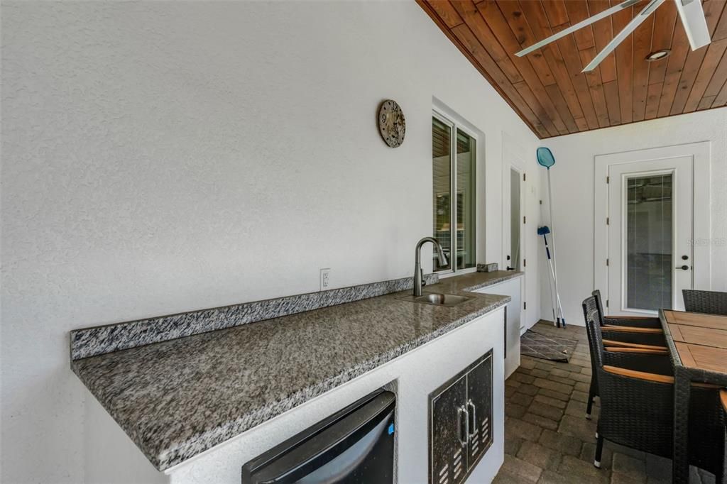 En Venta: $825,000 (4 camas, 3 baños, 3020 Pies cuadrados)