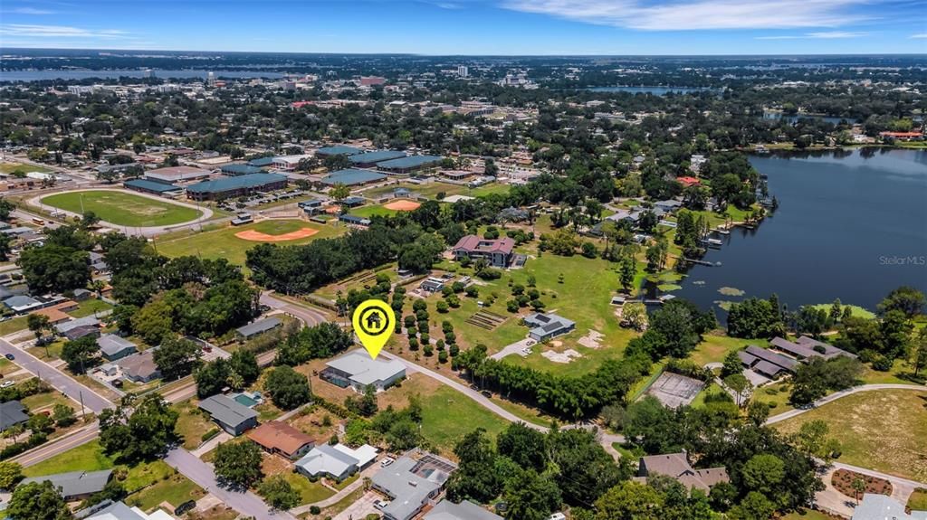 En Venta: $825,000 (4 camas, 3 baños, 3020 Pies cuadrados)