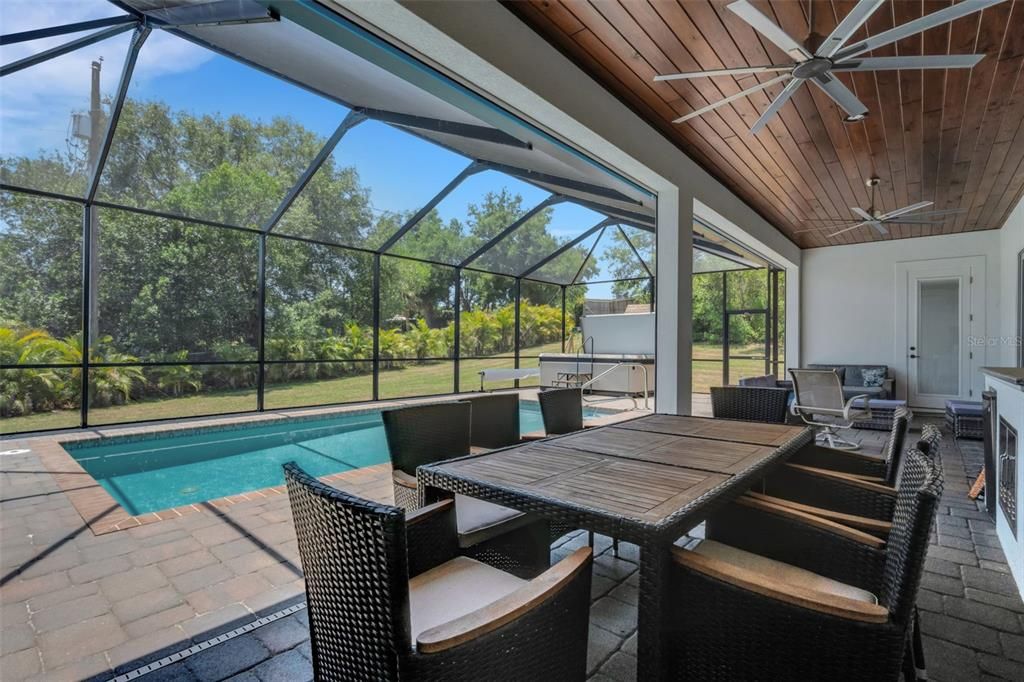 En Venta: $825,000 (4 camas, 3 baños, 3020 Pies cuadrados)
