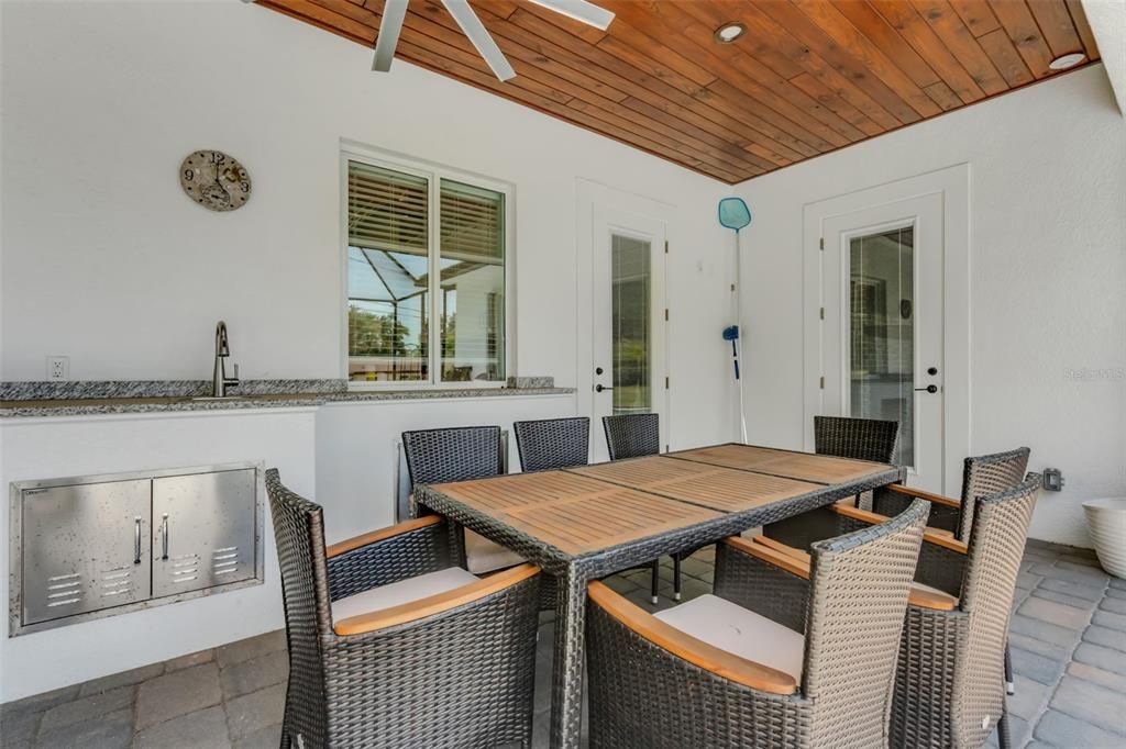 En Venta: $825,000 (4 camas, 3 baños, 3020 Pies cuadrados)