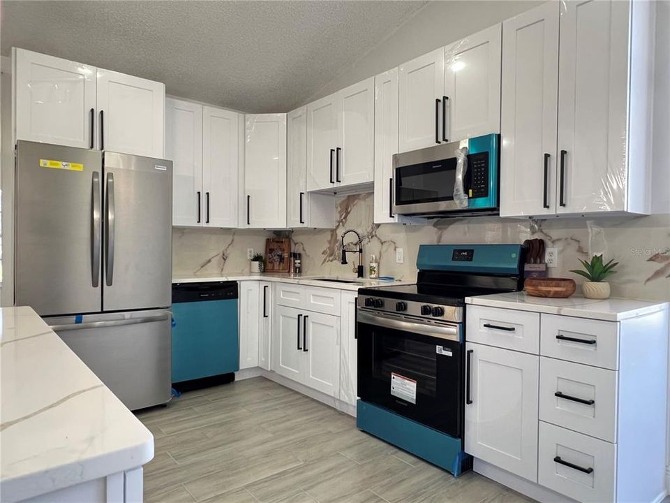 Activo con contrato: $360,000 (3 camas, 2 baños, 1870 Pies cuadrados)