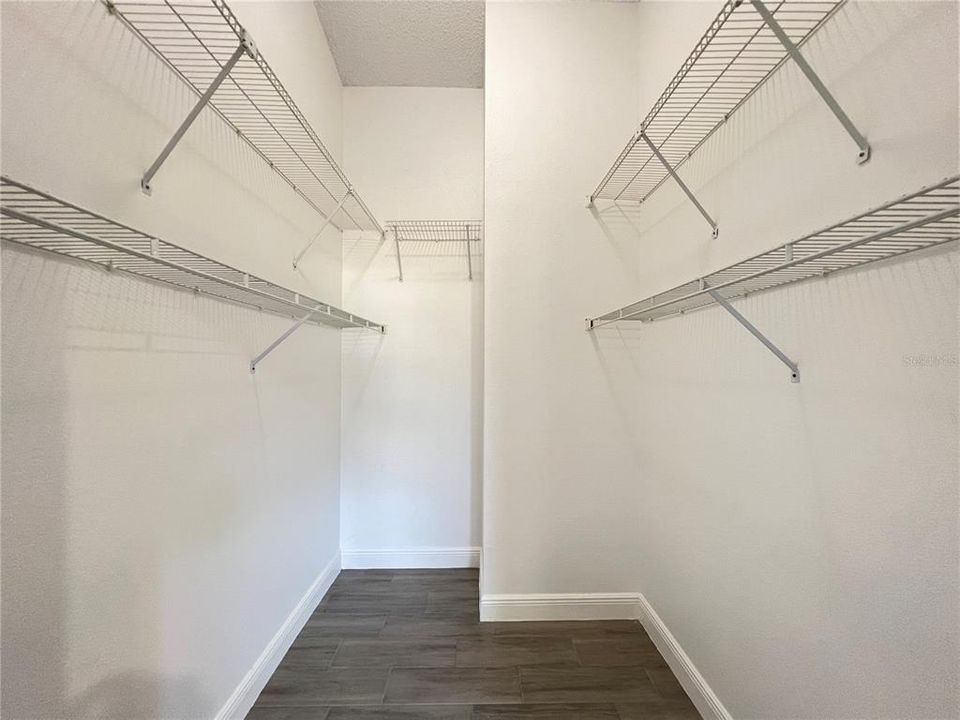 Activo con contrato: $360,000 (3 camas, 2 baños, 1870 Pies cuadrados)