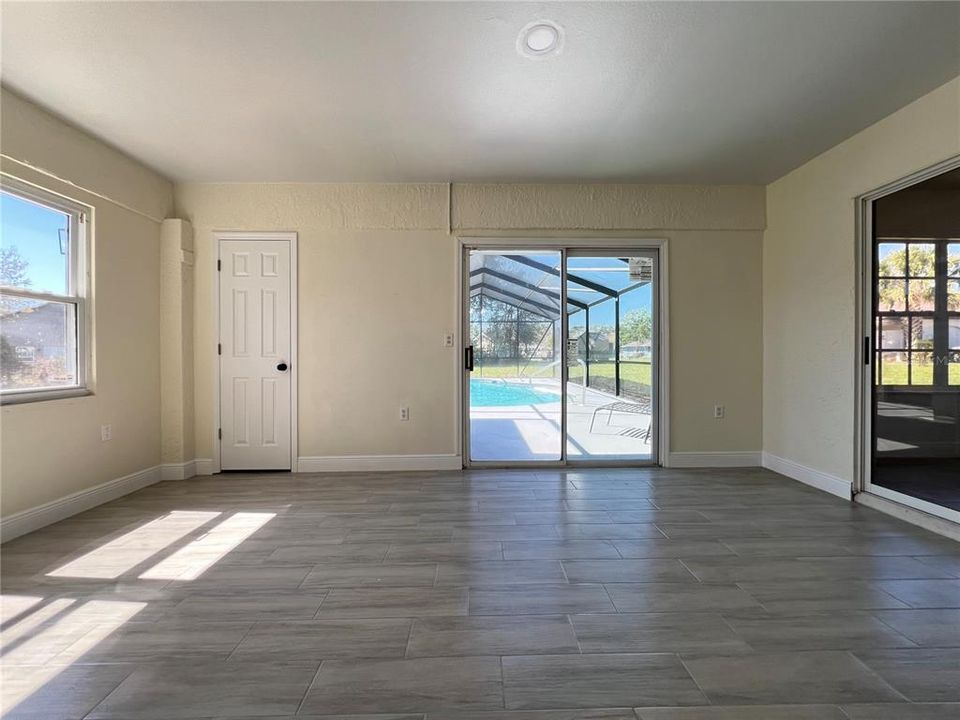 Activo con contrato: $360,000 (3 camas, 2 baños, 1870 Pies cuadrados)