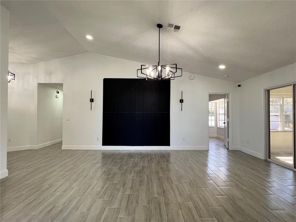 Activo con contrato: $360,000 (3 camas, 2 baños, 1870 Pies cuadrados)