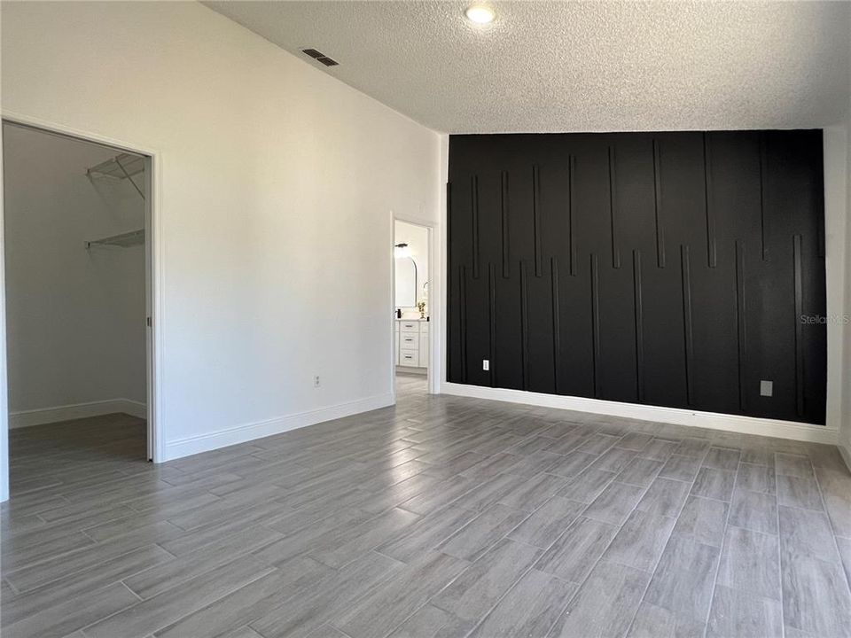 Activo con contrato: $360,000 (3 camas, 2 baños, 1870 Pies cuadrados)