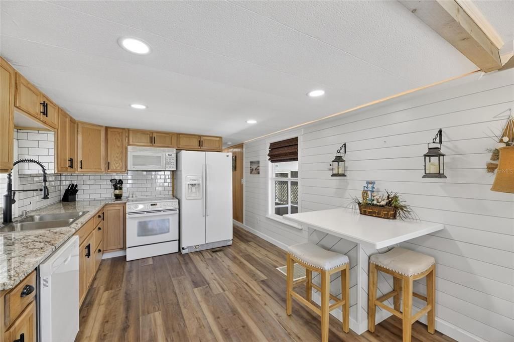 На продажу: $135,000 (2 спален, 2 ванн, 600 Квадратных фут)