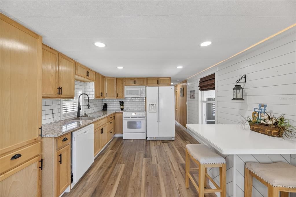 На продажу: $135,000 (2 спален, 2 ванн, 600 Квадратных фут)