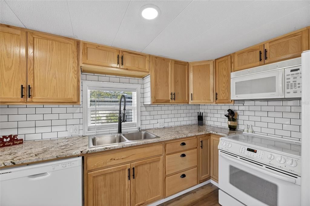 На продажу: $135,000 (2 спален, 2 ванн, 600 Квадратных фут)