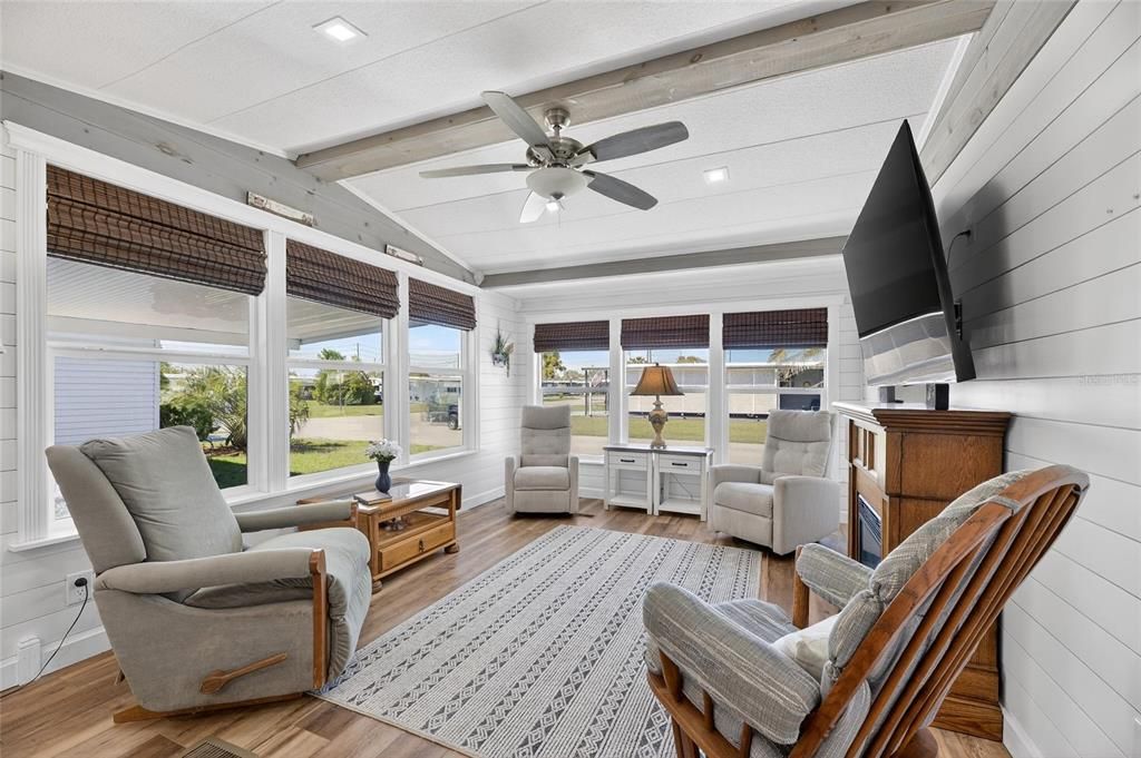 На продажу: $135,000 (2 спален, 2 ванн, 600 Квадратных фут)