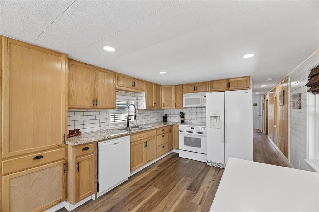 На продажу: $135,000 (2 спален, 2 ванн, 600 Квадратных фут)