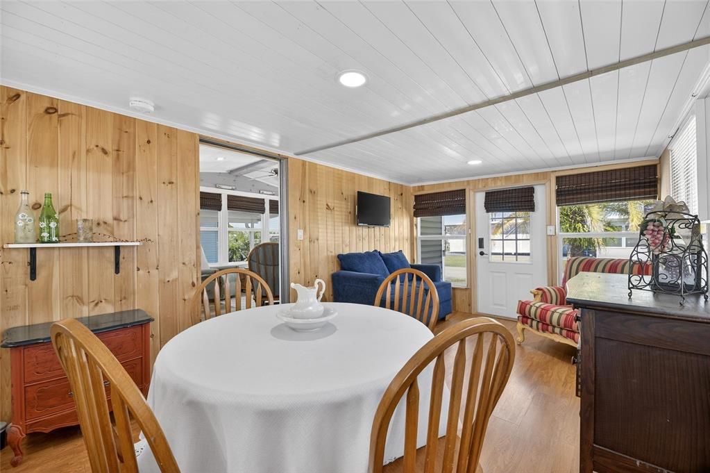 На продажу: $135,000 (2 спален, 2 ванн, 600 Квадратных фут)