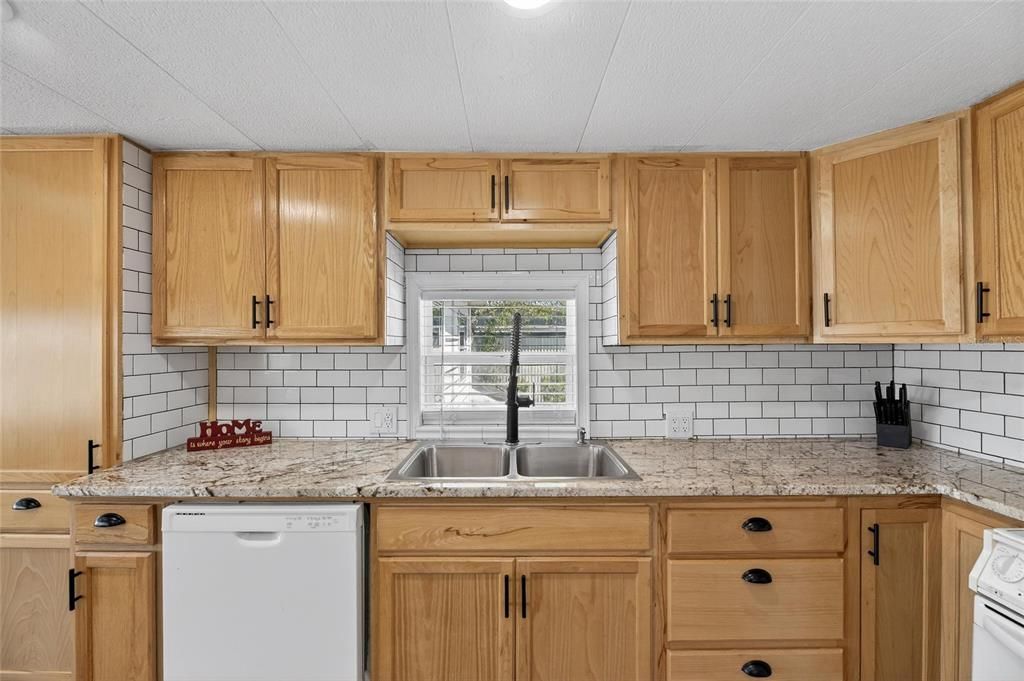 На продажу: $135,000 (2 спален, 2 ванн, 600 Квадратных фут)