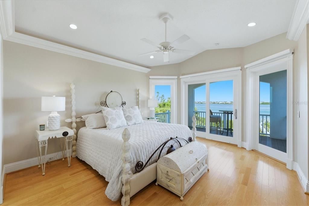 For Sale: $3,650,000 (4 beds, 4 baths, 4264 Square Feet)