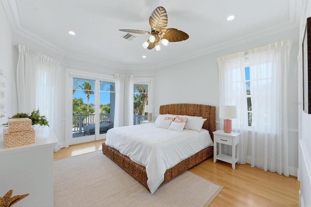For Sale: $3,650,000 (4 beds, 4 baths, 4264 Square Feet)