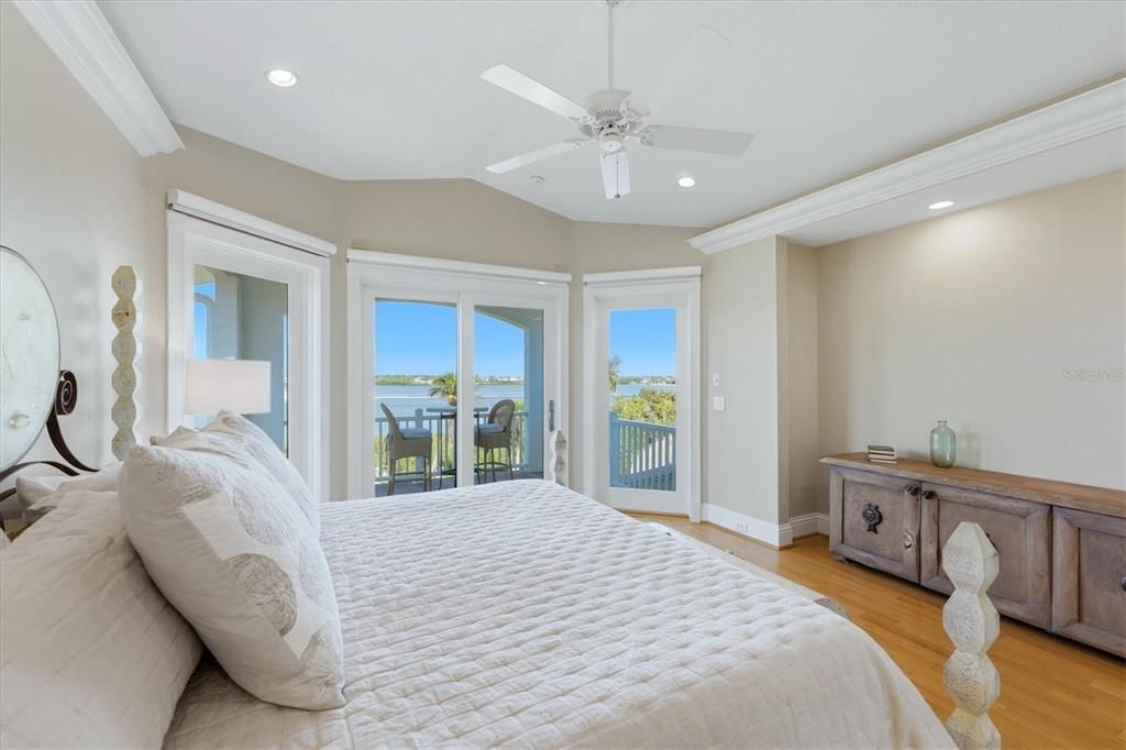 For Sale: $3,650,000 (4 beds, 4 baths, 4264 Square Feet)