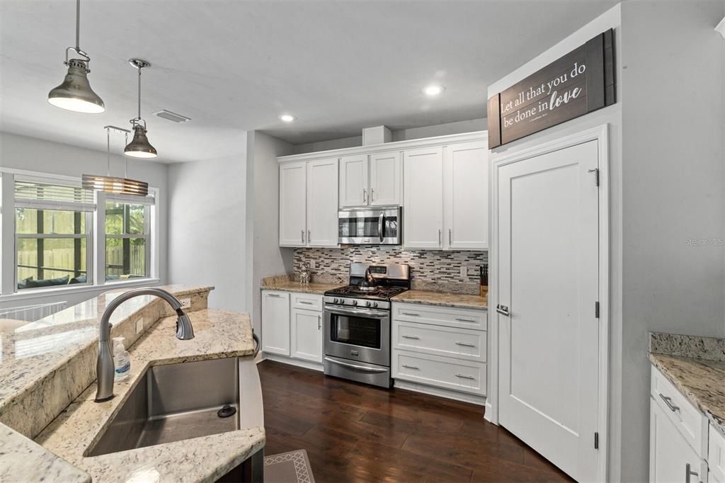 На продажу: $530,000 (4 спален, 3 ванн, 2450 Квадратных фут)