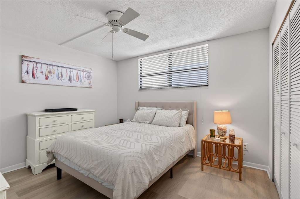Active With Contract: $2,975 (2 beds, 2 baths, 1180 Square Feet)