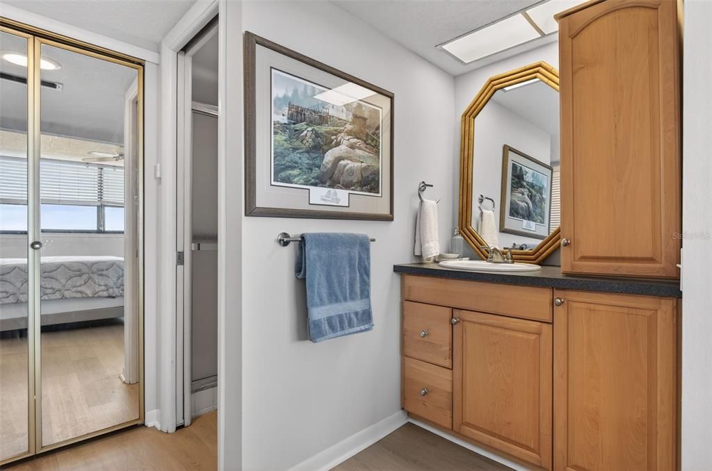 Active With Contract: $2,975 (2 beds, 2 baths, 1180 Square Feet)