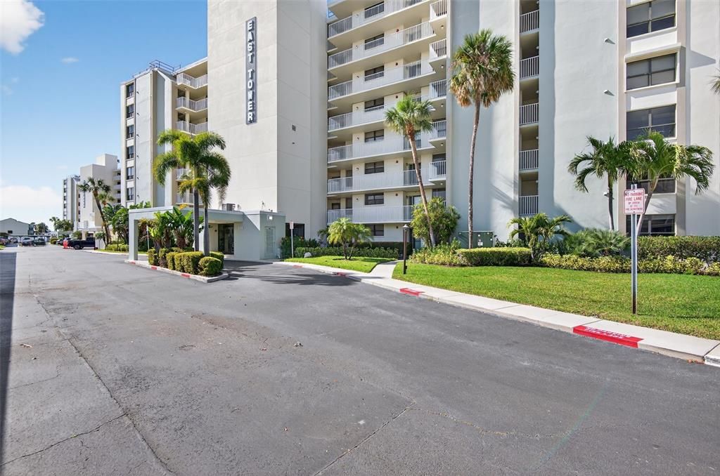 Active With Contract: $2,975 (2 beds, 2 baths, 1180 Square Feet)
