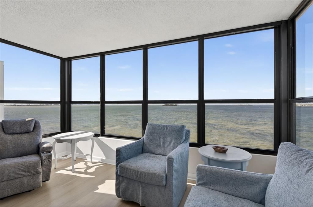 Active With Contract: $2,975 (2 beds, 2 baths, 1180 Square Feet)