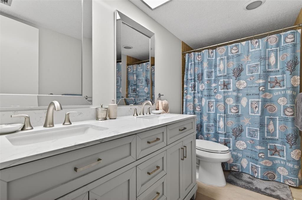 Active With Contract: $2,975 (2 beds, 2 baths, 1180 Square Feet)