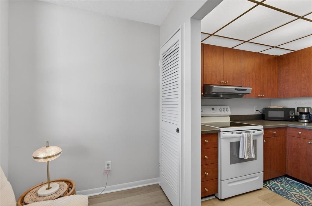 Active With Contract: $2,975 (2 beds, 2 baths, 1180 Square Feet)