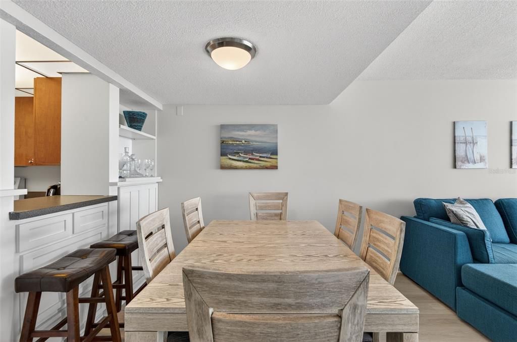 Active With Contract: $2,975 (2 beds, 2 baths, 1180 Square Feet)