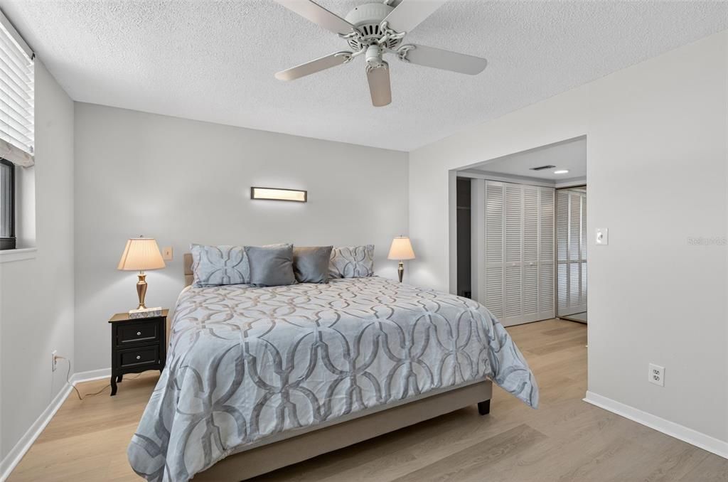 Active With Contract: $2,975 (2 beds, 2 baths, 1180 Square Feet)