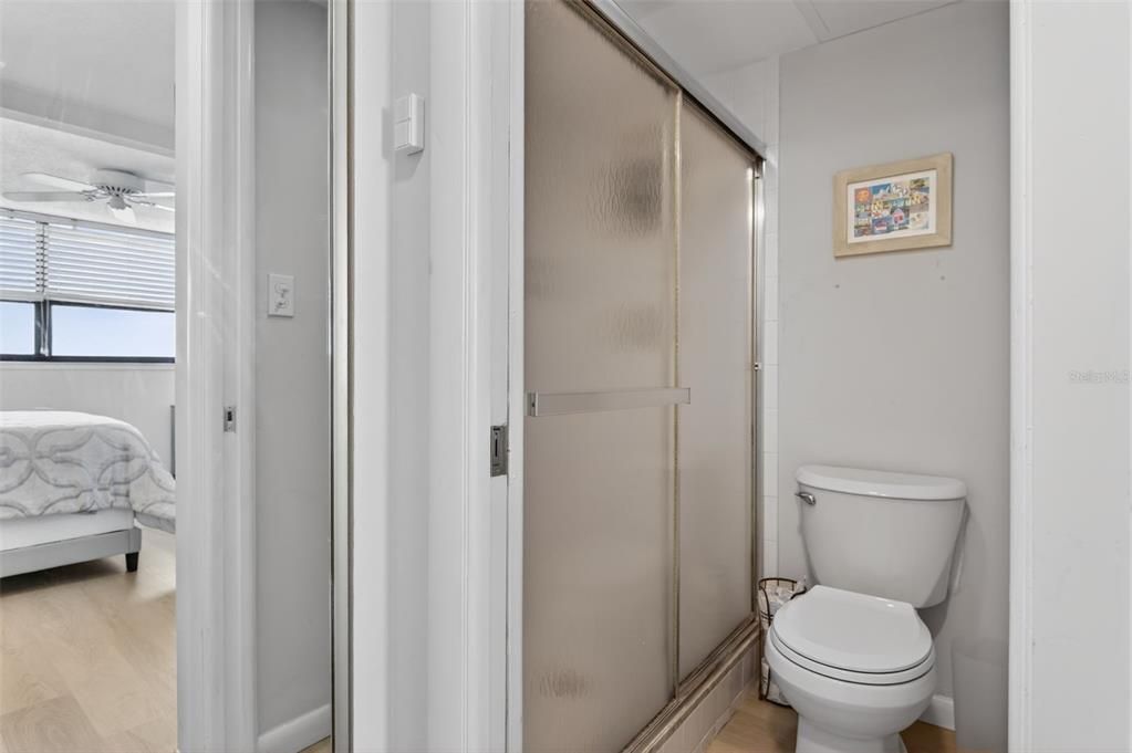 Active With Contract: $2,975 (2 beds, 2 baths, 1180 Square Feet)