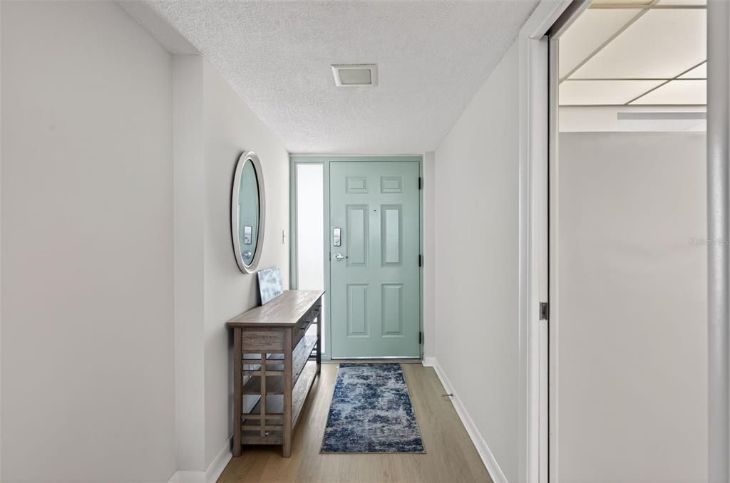 Active With Contract: $2,975 (2 beds, 2 baths, 1180 Square Feet)