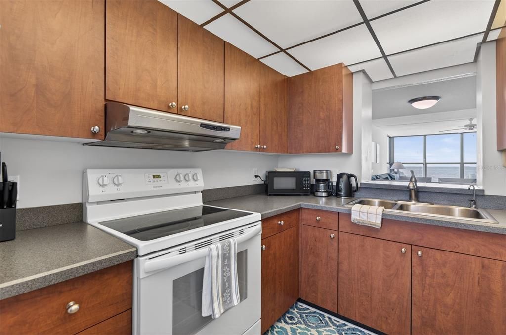 Active With Contract: $2,975 (2 beds, 2 baths, 1180 Square Feet)