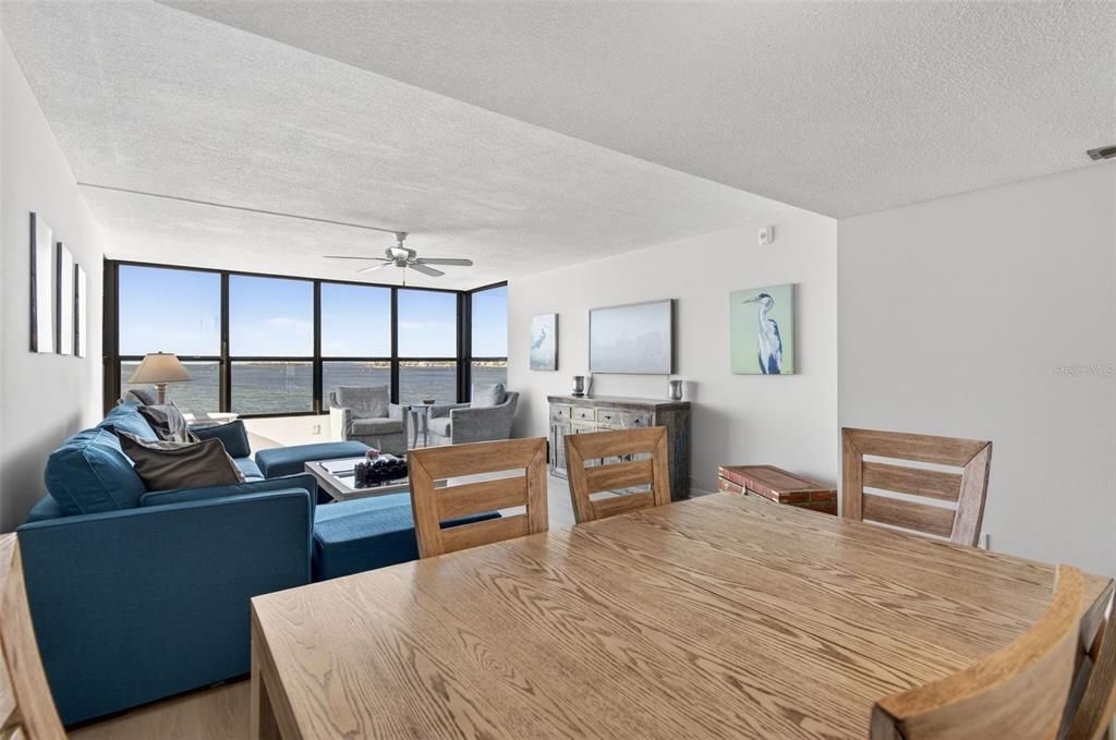 Active With Contract: $2,975 (2 beds, 2 baths, 1180 Square Feet)