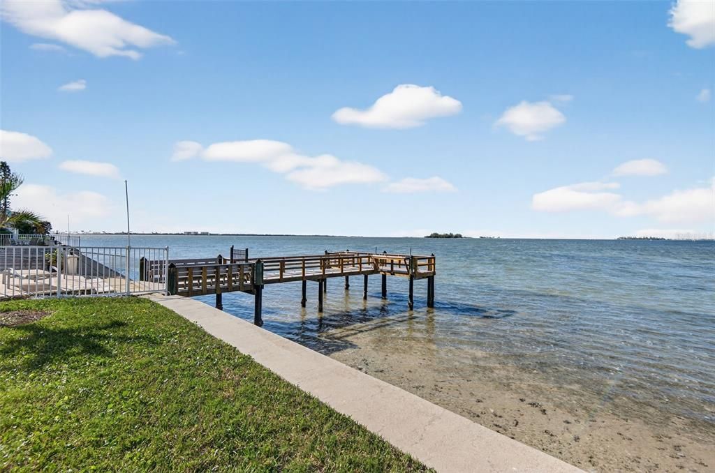 Active With Contract: $2,975 (2 beds, 2 baths, 1180 Square Feet)