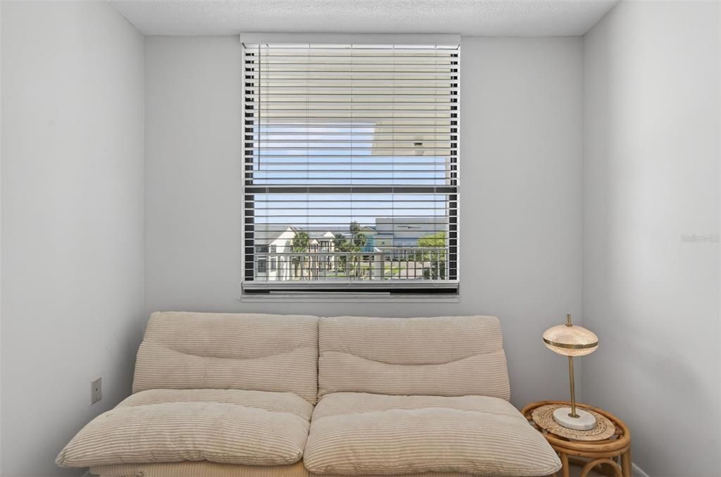 Active With Contract: $2,975 (2 beds, 2 baths, 1180 Square Feet)