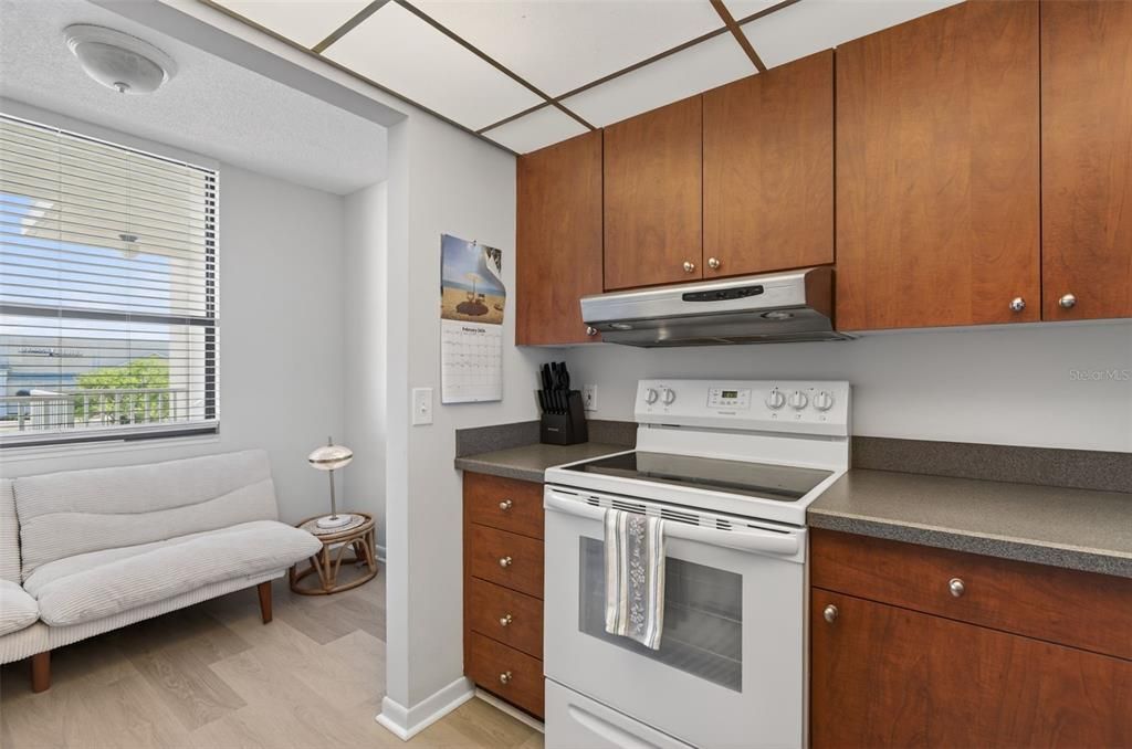 Active With Contract: $2,975 (2 beds, 2 baths, 1180 Square Feet)