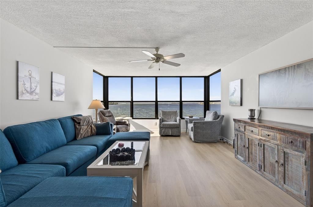 Active With Contract: $2,975 (2 beds, 2 baths, 1180 Square Feet)