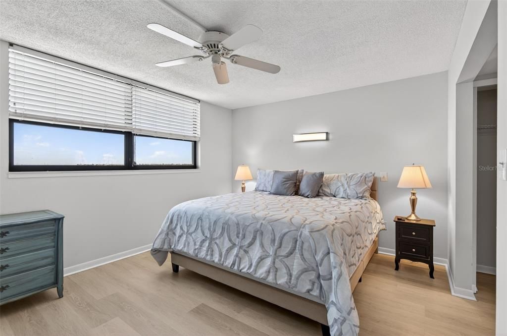 Active With Contract: $2,975 (2 beds, 2 baths, 1180 Square Feet)