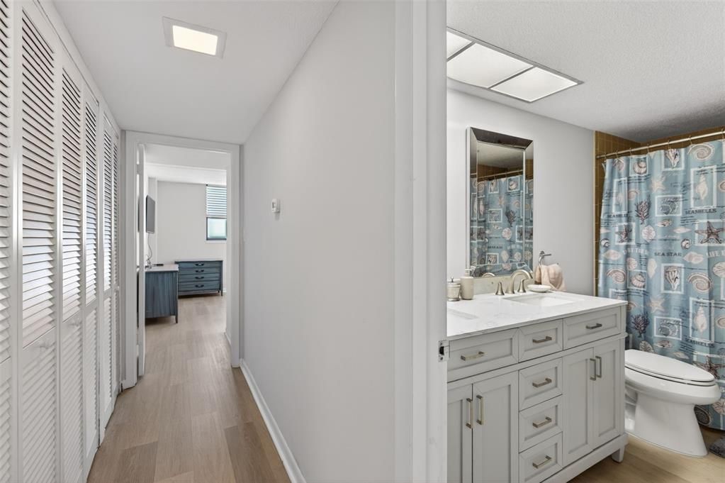 Active With Contract: $2,975 (2 beds, 2 baths, 1180 Square Feet)