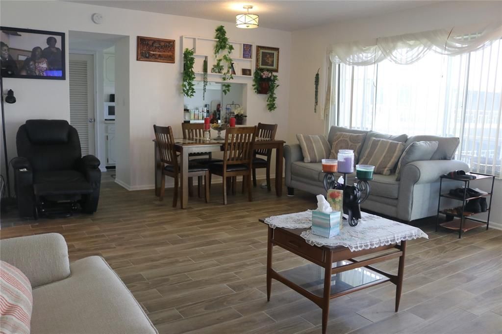 На продажу: $125,000 (2 спален, 2 ванн, 960 Квадратных фут)